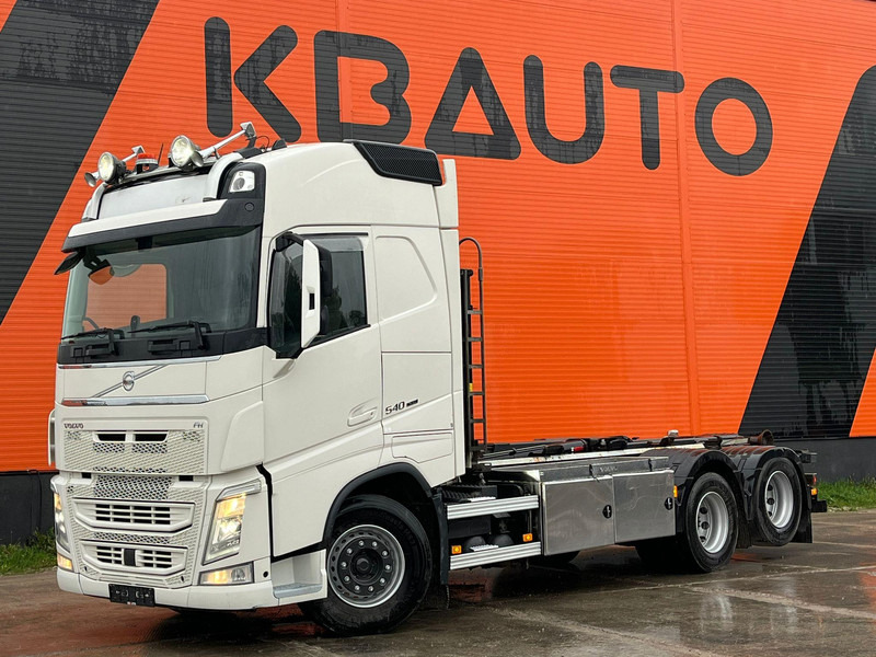 Volvo FH 540 6x4 HIAB 21 ton / L=5600 mm / RETARDER / TANDEM AXLE LIFT - Hákový nosič kontejnerů: obrázek 1 Volvo FH 540 6x4 HIAB 21 ton / L=5600 mm / RETARDER / TANDEM AXLE LIFT - Hákový nosič kontejnerů: obrázek 1