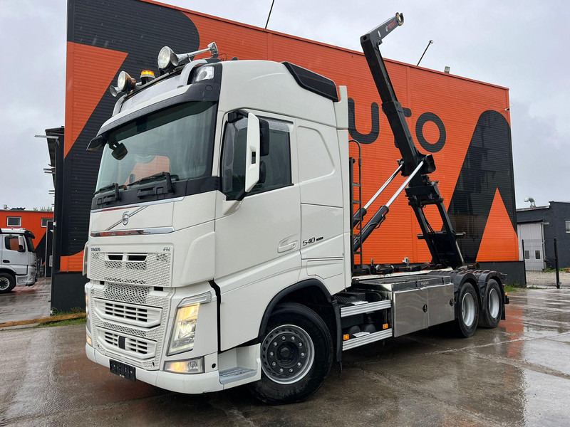 Volvo FH 540 6x4 HIAB 21 ton / L=5600 mm / RETARDER / TANDEM AXLE LIFT - Hákový nosič kontejnerů: obrázek 2 Volvo FH 540 6x4 HIAB 21 ton / L=5600 mm / RETARDER / TANDEM AXLE LIFT - Hákový nosič kontejnerů: obrázek 2