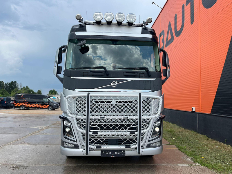 Volvo FH 750 6x4 CHASSIS L=6970 / RETARDER / PTO / TANDEM AXLE LIFT - Podvozek s kabinou: obrázek 2 Volvo FH 750 6x4 CHASSIS L=6970 / RETARDER / PTO / TANDEM AXLE LIFT - Podvozek s kabinou: obrázek 2
