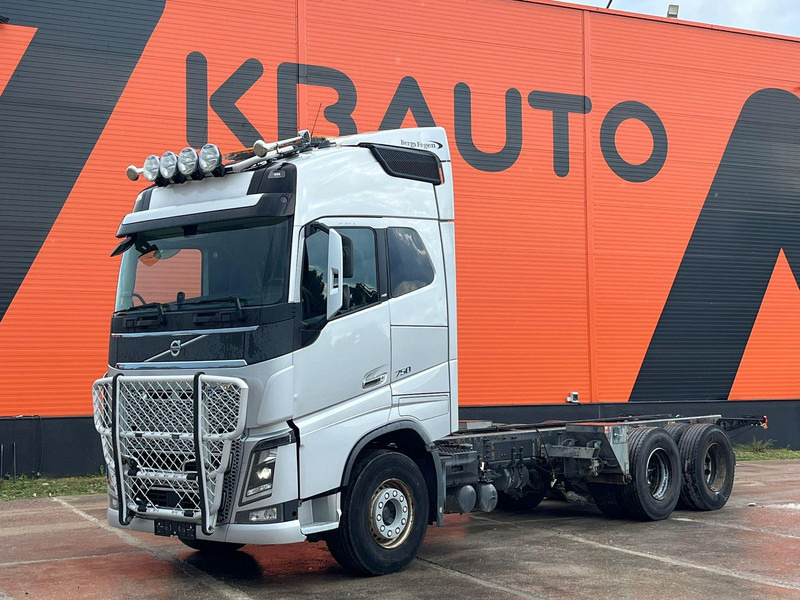 Volvo FH 750 6x4 CHASSIS L=6970 / RETARDER / PTO / TANDEM AXLE LIFT - Podvozek s kabinou: obrázek 1 Volvo FH 750 6x4 CHASSIS L=6970 / RETARDER / PTO / TANDEM AXLE LIFT - Podvozek s kabinou: obrázek 1