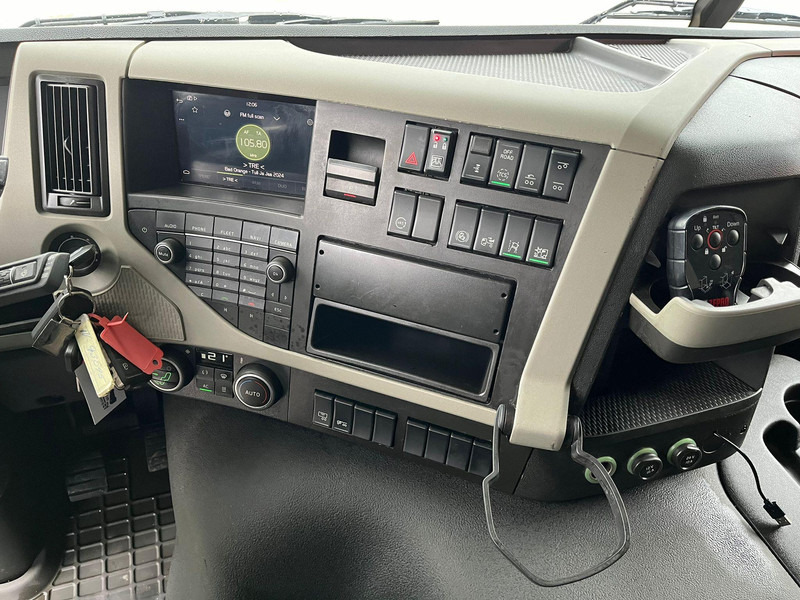 Chladírenský nákladní automobil Volvo FM 370 6x2*4 SUPRA 850 / BOX L=7430 mm: obrázek 19