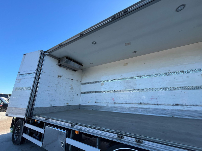 Chladírenský nákladní automobil Volvo FM 370 6x2*4 SUPRA 850 / BOX L=7430 mm: obrázek 12