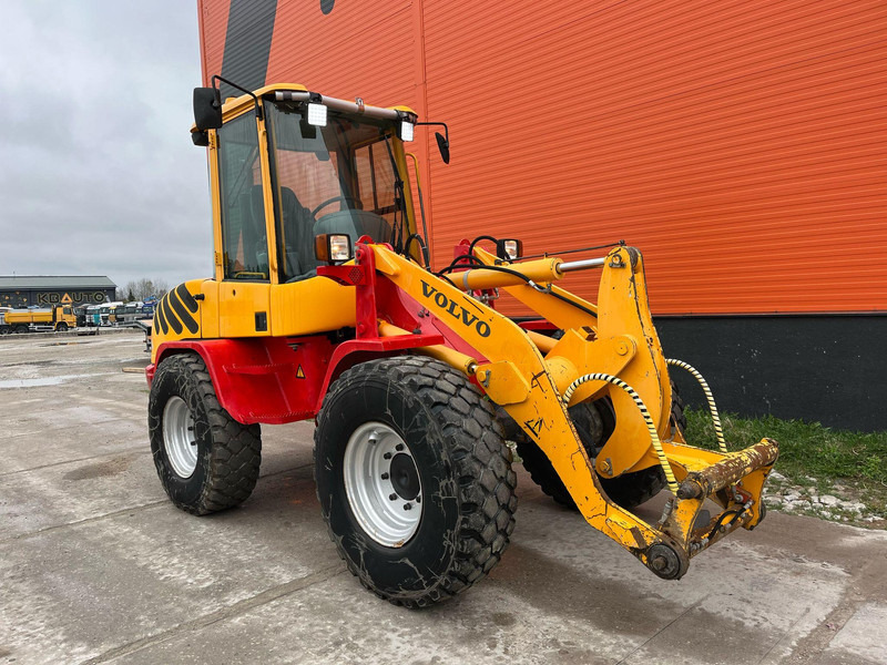 Volvo L 30 B-Z/X 4x4 AC / QUICK COUPLER / BUCKET + FORKS - Kolový nakladač: obrázek 5 Volvo L 30 B-Z/X 4x4 AC / QUICK COUPLER / BUCKET + FORKS - Kolový nakladač: obrázek 5