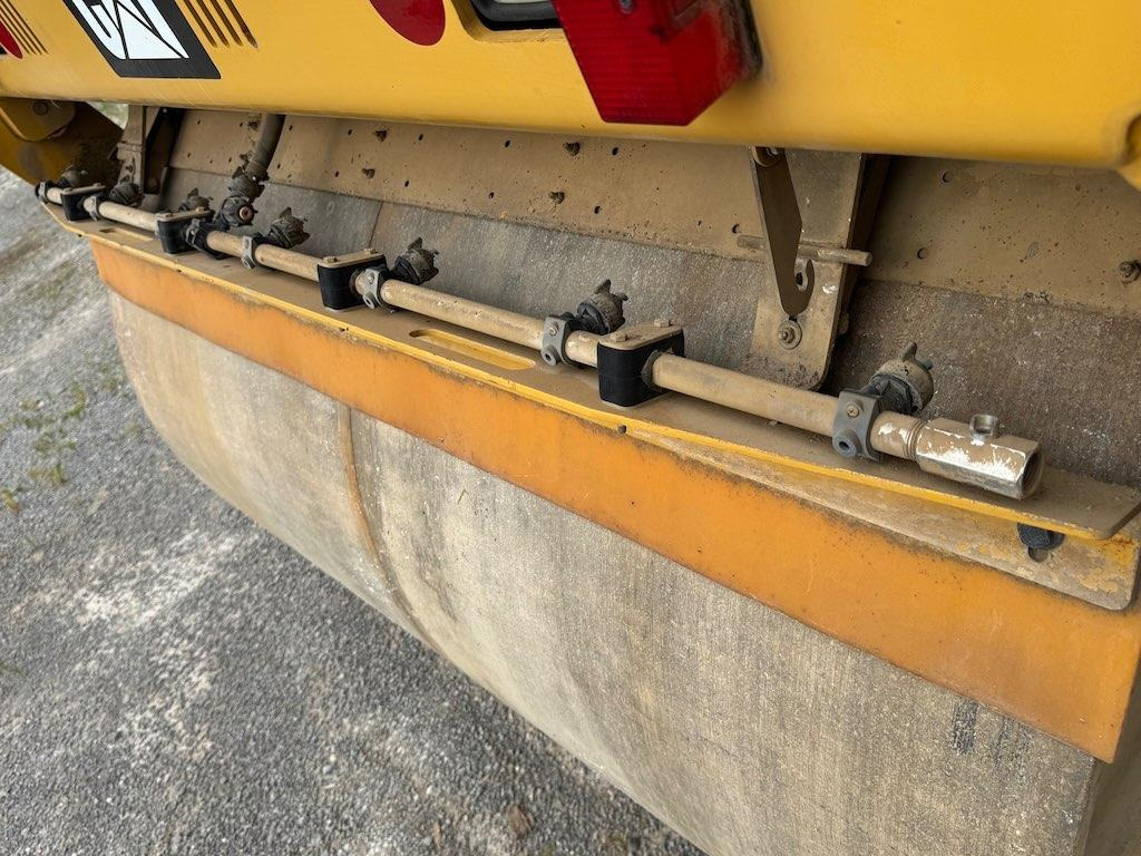 Silniční válec Caterpillar CD54B: obrázek 10