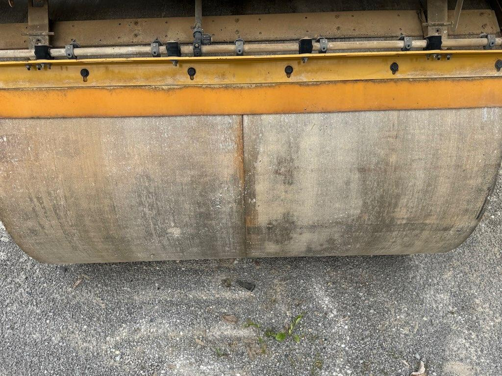 Silniční válec Caterpillar CD54B: obrázek 9