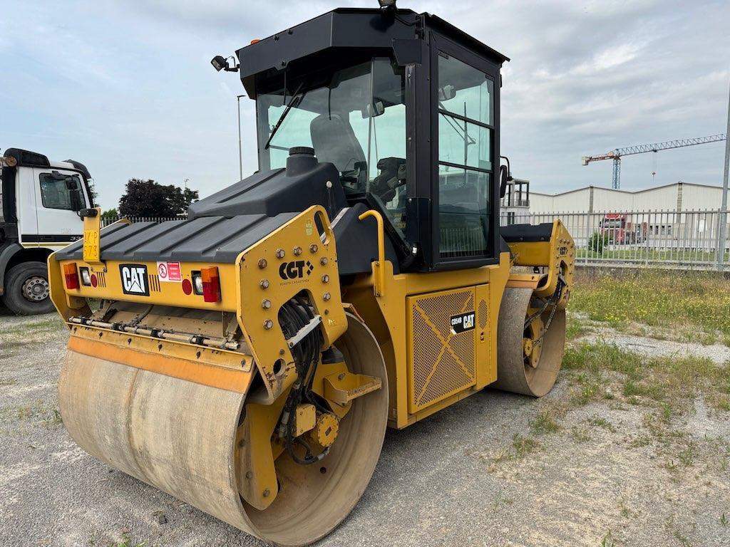 Silniční válec Caterpillar CD54B: obrázek 6
