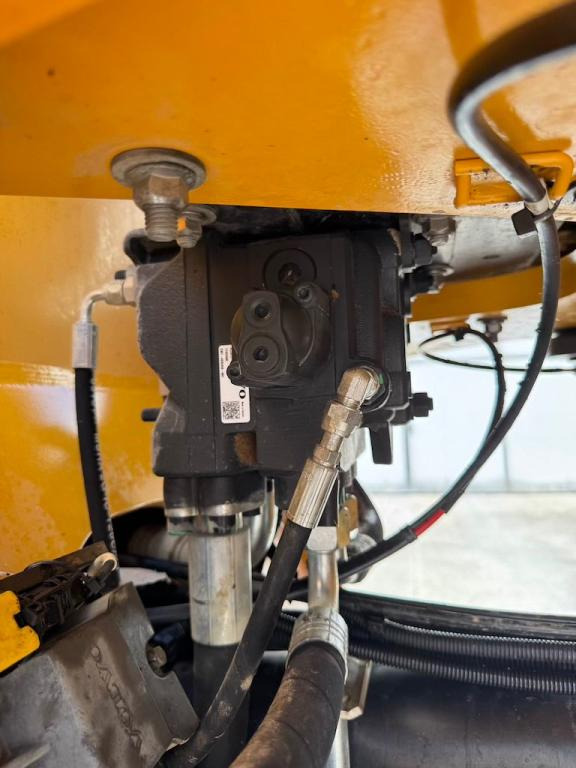 Kolový nakladač Volvo L180H: obrázek 19