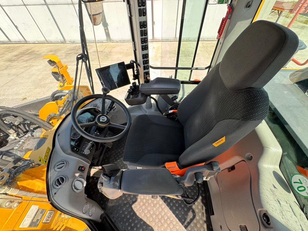 Kolový nakladač Volvo L180H: obrázek 20