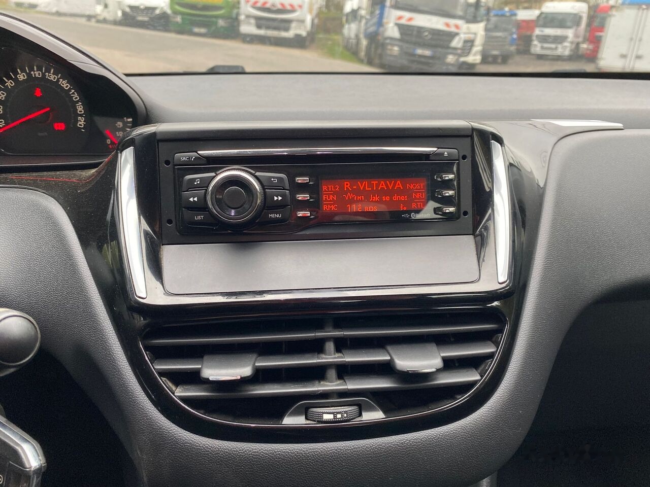 Hatchback Peugeot 208: obrázek 12