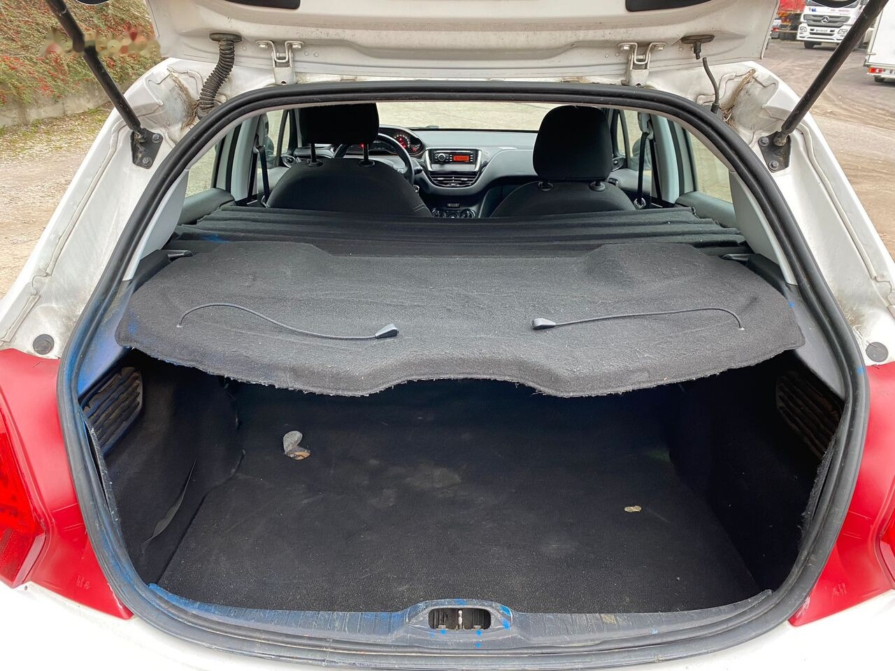 Hatchback Peugeot 208: obrázek 20