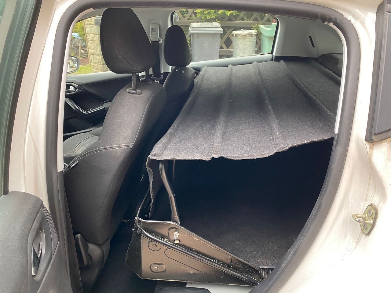 Hatchback Peugeot 208: obrázek 18
