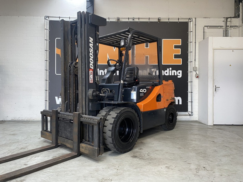 Doosan D40SC-5 - Dieselový vysokozdvižný vozík: obrázek 3 Doosan D40SC-5 - Dieselový vysokozdvižný vozík: obrázek 3