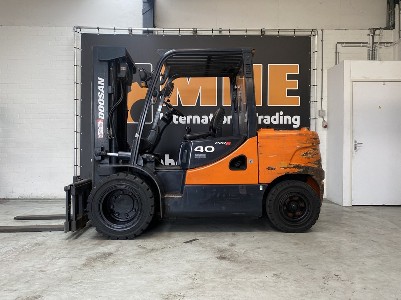 Doosan D40SC-5 - Dieselový vysokozdvižný vozík: obrázek 2 Doosan D40SC-5 - Dieselový vysokozdvižný vozík: obrázek 2