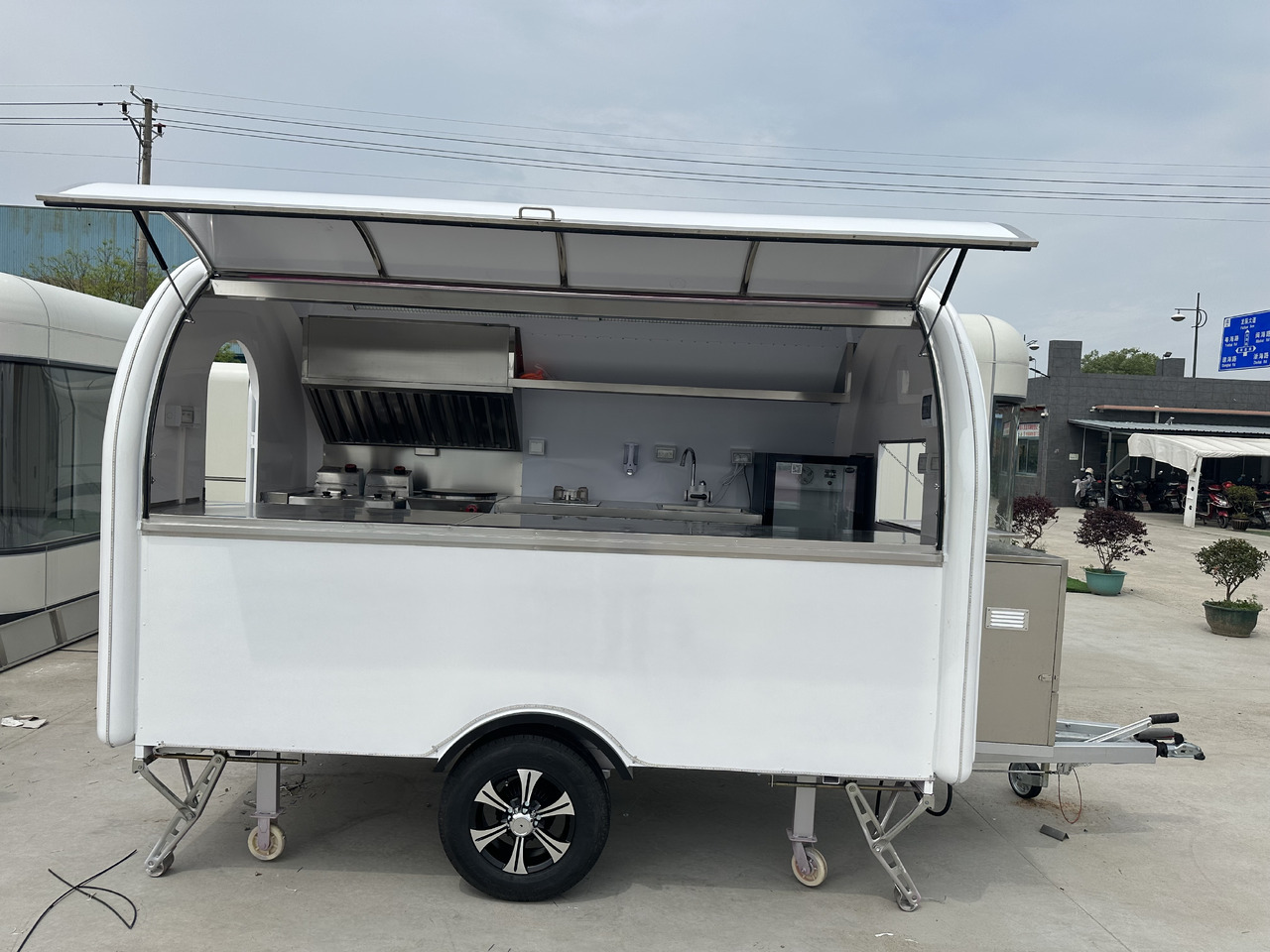 ERZODA Catering Trailer | Food Truck | Concession trailer | Food Trailers - Prodejní přívěs: obrázek 2 ERZODA Catering Trailer | Food Truck | Concession trailer | Food Trailers - Prodejní přívěs: obrázek 2