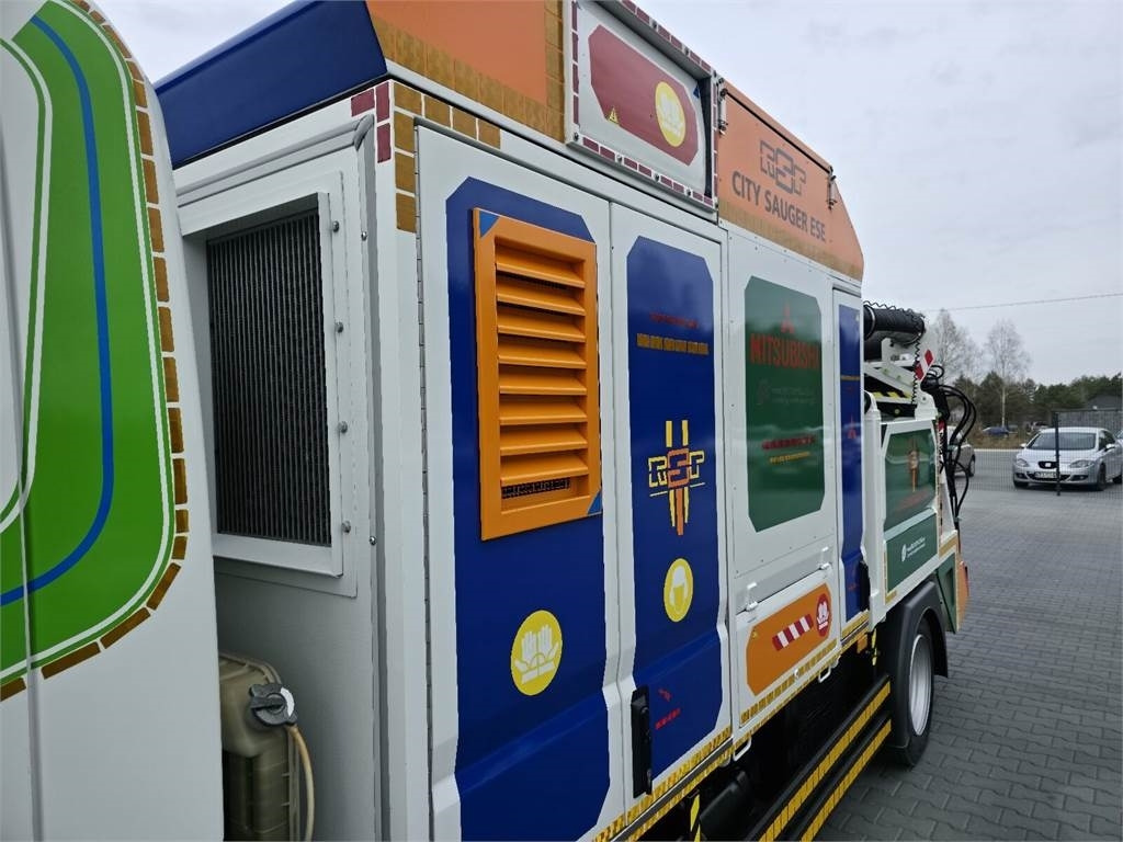 Čistič odpadových jam Mitsubishi CANTER odkurzacz koparka ssąca Saugbagger CITY SAU: obrázek 10