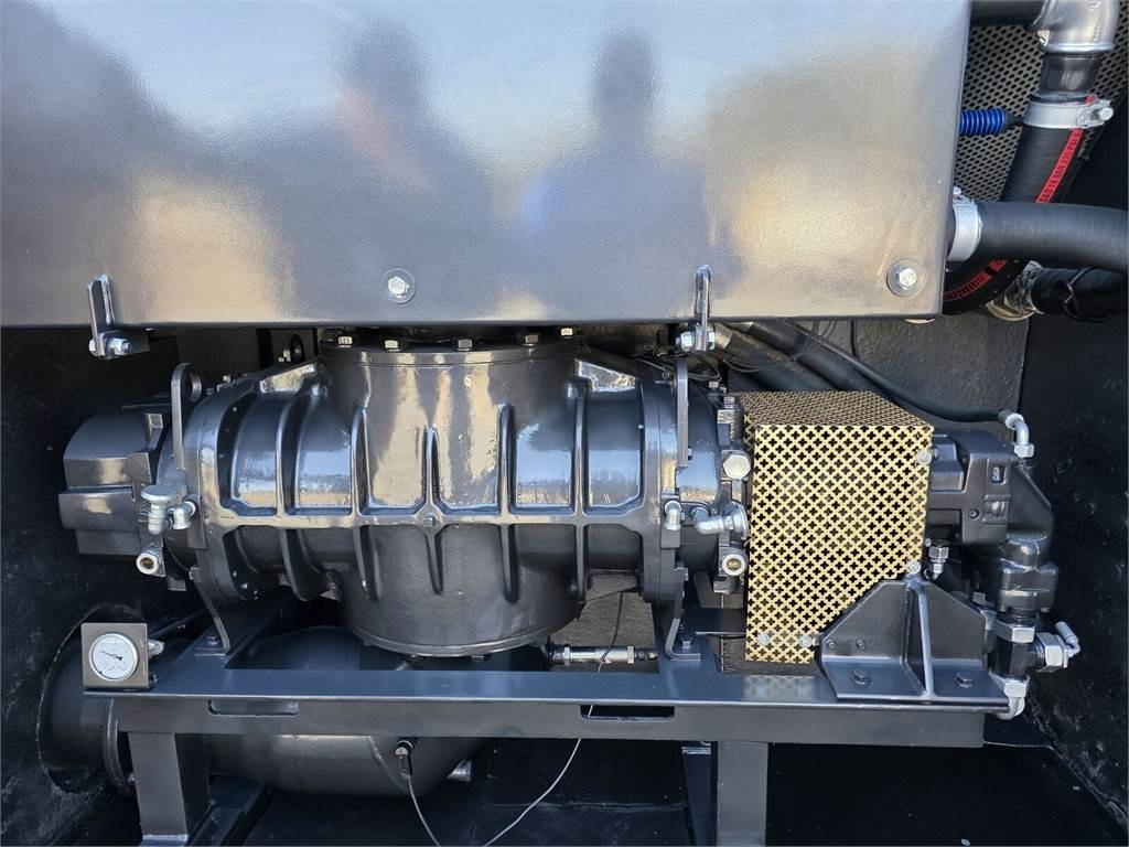 Rýpadlo Scania Larsen FlexVac 311 Vacuum suction loader: obrázek 15