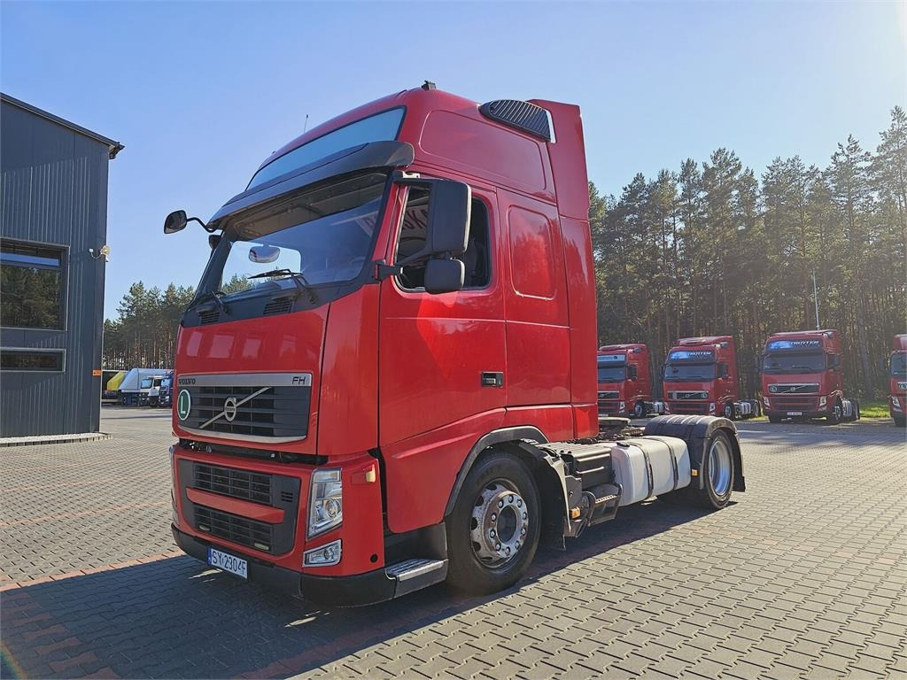 Volvo FH13 XXL MANUAL 420 EURO 5 2011 r MEGA LOW DECK - Tahač: obrázek 2 Volvo FH13 XXL MANUAL 420 EURO 5 2011 r MEGA LOW DECK - Tahač: obrázek 2