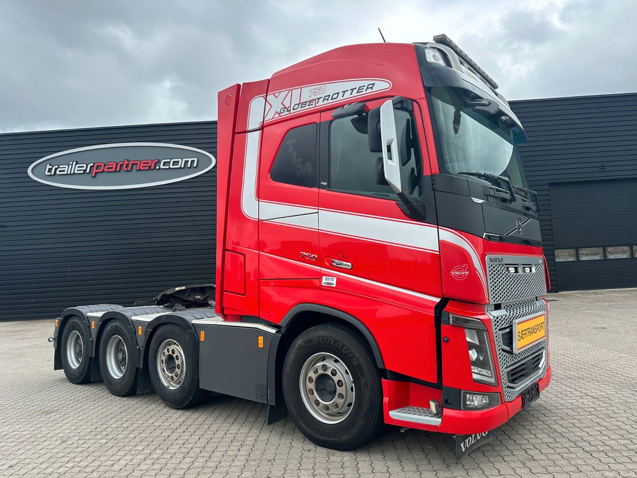 Volvo FH 16 750 8x4 / 250 T / Hydraulik - Tahač: obrázek 1 Volvo FH 16 750 8x4 / 250 T / Hydraulik - Tahač: obrázek 1