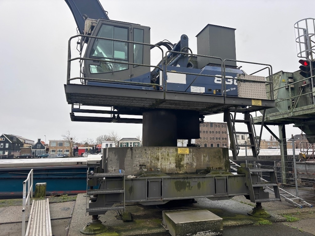 Sennebogen 830 Electric / 830A - Překládkové rypadlo: obrázek 3 Sennebogen 830 Electric / 830A - Překládkové rypadlo: obrázek 3