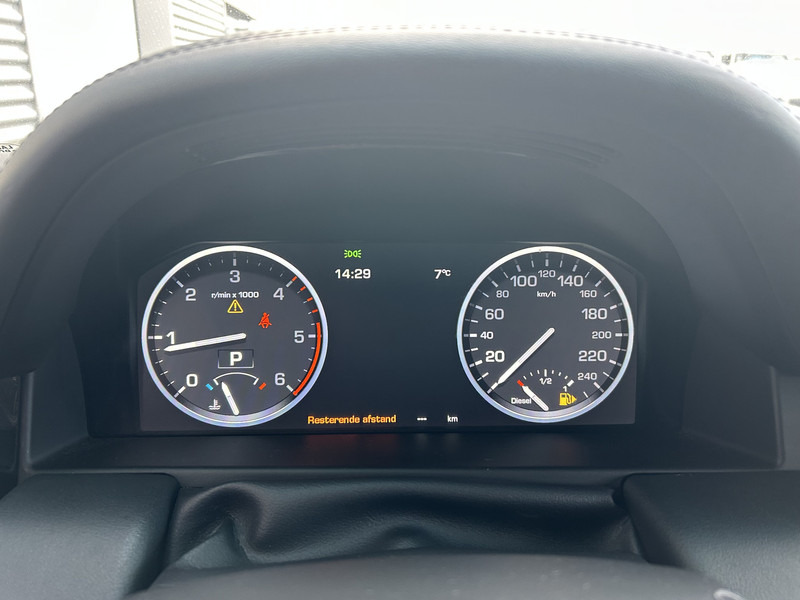 Land Rover Range Rover Vogue TD V8 / 2 Seats / Leder / APK TUV 05-26 - Malá dodávka: obrázek 5 Land Rover Range Rover Vogue TD V8 / 2 Seats / Leder / APK TUV 05-26 - Malá dodávka: obrázek 5