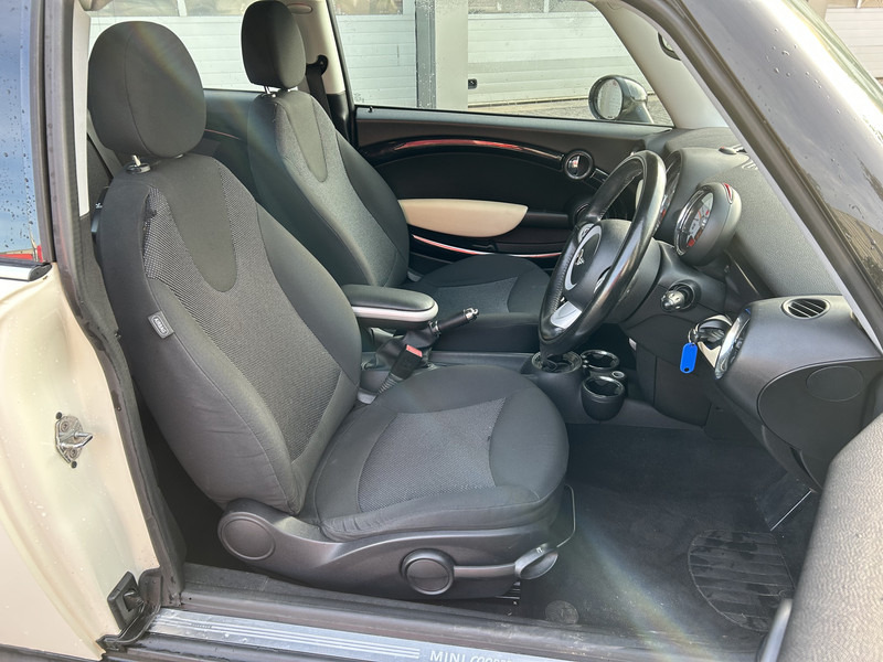 MINI Clubman 1.6 Cooper RHD / Airco / APK TUV 11-25 - Osobní auto: obrázek 3 MINI Clubman 1.6 Cooper RHD / Airco / APK TUV 11-25 - Osobní auto: obrázek 3
