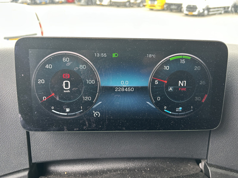 Mercedes-Benz Actros 2124 / Carrier Supra 850 -30 gr / Koeler / Laadklep / APK 03-26 - Chladírenský nákladní automobil: obrázek 4 Mercedes-Benz Actros 2124 / Carrier Supra 850 -30 gr / Koeler / Laadklep / APK 03-26 - Chladírenský nákladní automobil: obrázek 4