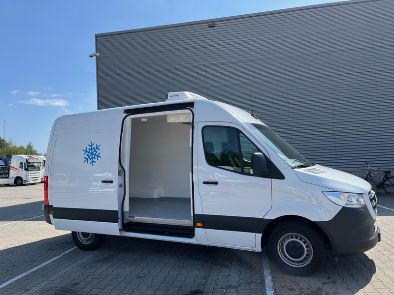 Mercedes-Benz Sprinter 317 1.9 CDI H2 L2 / NIEUW ! / 2024 Kenteken / Thermo King Koeler - Chladící dodávka: obrázek 3 Mercedes-Benz Sprinter 317 1.9 CDI H2 L2 / NIEUW ! / 2024 Kenteken / Thermo King Koeler - Chladící dodávka: obrázek 3