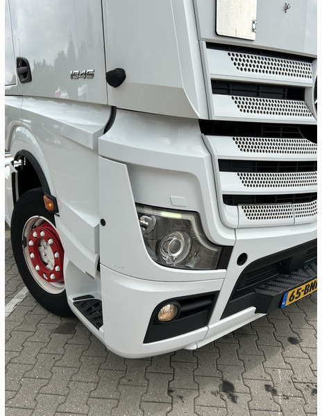 Tahač Mercedes-Benz Actros 1845 Gigaspace / 549 dkm / 2 Tanks / Stand Airco / New Tacho V2: obrázek 17