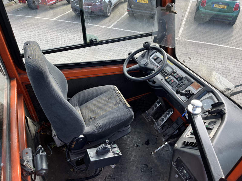 Terberg YT 182 / Terminal Tractor / Airco / Cummins - Tahač: obrázek 3 Terberg YT 182 / Terminal Tractor / Airco / Cummins - Tahač: obrázek 3