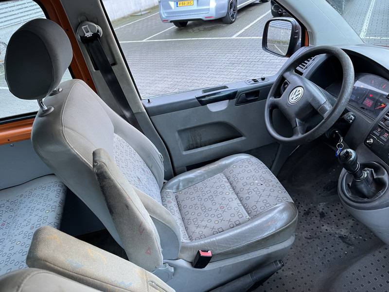 Volkswagen Transporter T5 2.5 TDI / L2 H1 / Double Cabin / Tow Bar - Malá dodávka, Dodávka s dvojitou kabinou: obrázek 3 Volkswagen Transporter T5 2.5 TDI / L2 H1 / Double Cabin / Tow Bar - Malá dodávka, Dodávka s dvojitou kabinou: obrázek 3
