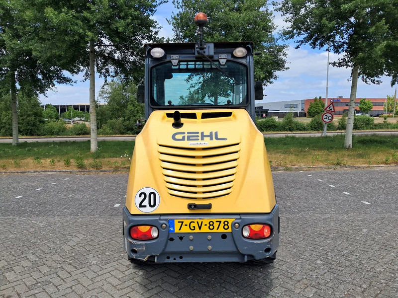 Gehl M9230 AL650 - Nakladač: obrázek 4 Gehl M9230 AL650 - Nakladač: obrázek 4
