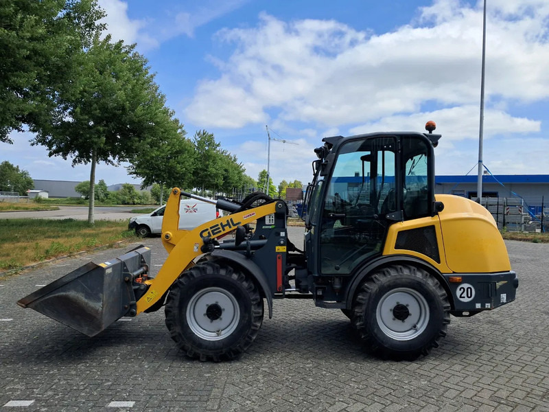Gehl M9230 AL650 - Nakladač: obrázek 2 Gehl M9230 AL650 - Nakladač: obrázek 2