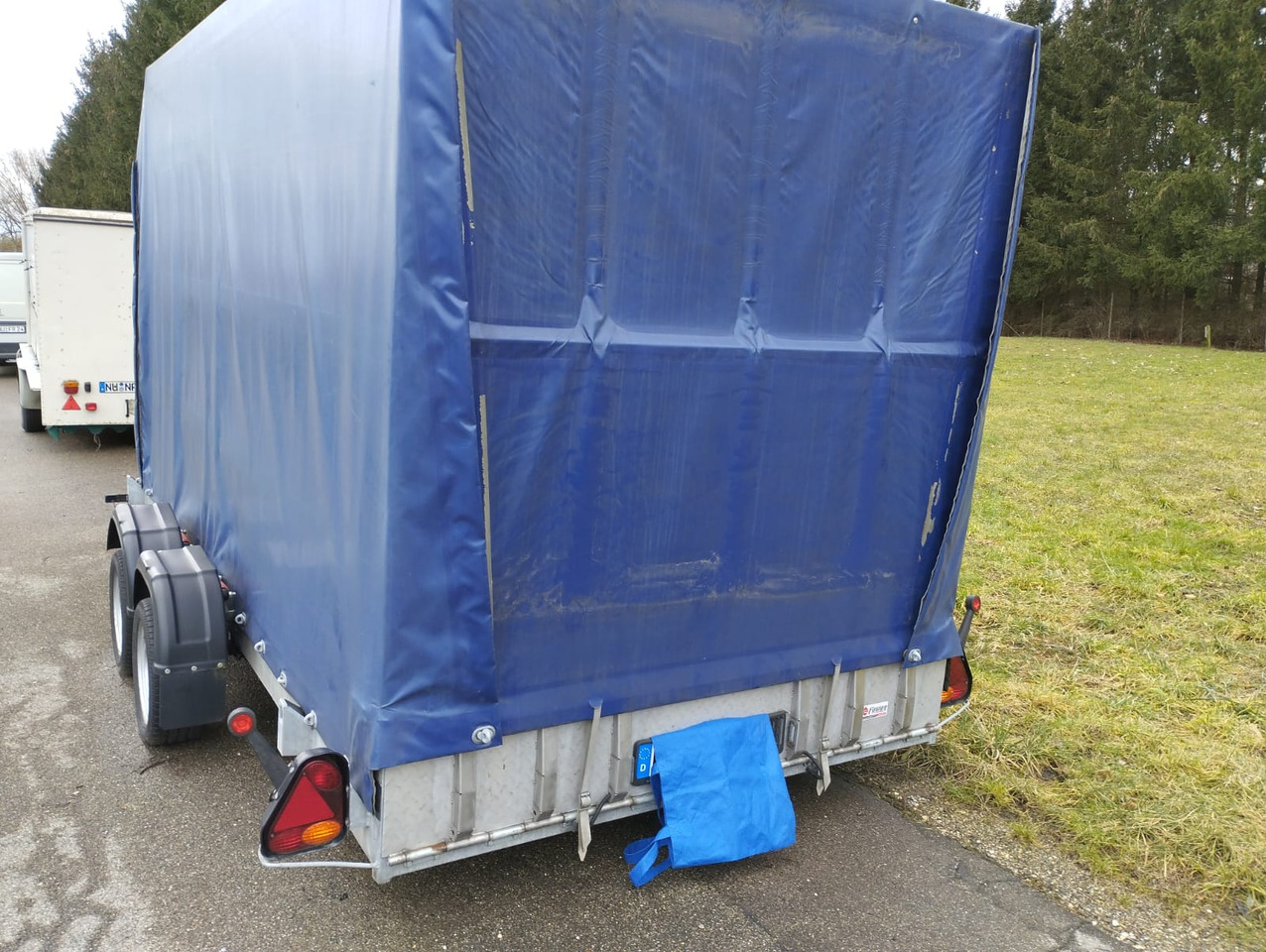 VEZEKO 400 x 187 3,5 t Absenkanhänger Huski 40.35 - Plachtový přívěs: obrázek 3 VEZEKO 400 x 187 3,5 t Absenkanhänger Huski 40.35 - Plachtový přívěs: obrázek 3