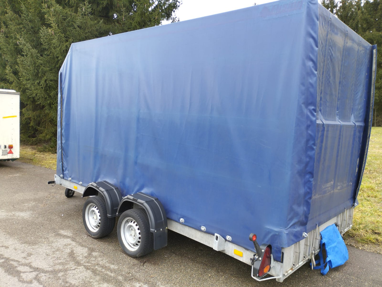 VEZEKO 400 x 187 3,5 t Absenkanhänger Huski 40.35 - Plachtový přívěs: obrázek 2 VEZEKO 400 x 187 3,5 t Absenkanhänger Huski 40.35 - Plachtový přívěs: obrázek 2