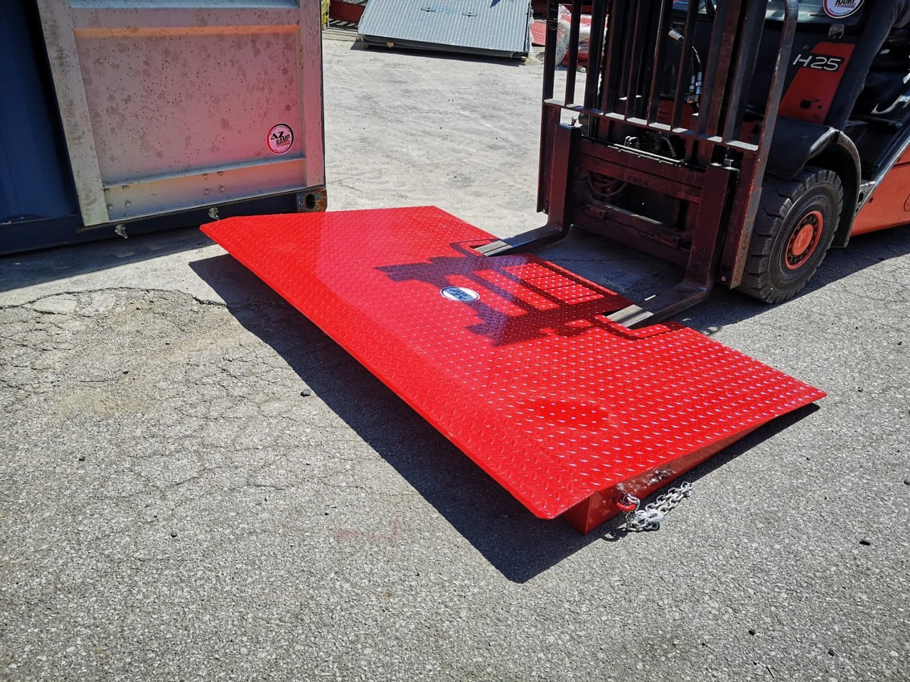 Compact Container access ramp . AZ RAMP - HCRN-06. 6 000 Kg - Nájezdová rampa: obrázek 3 Compact Container access ramp . AZ RAMP - HCRN-06. 6 000 Kg - Nájezdová rampa: obrázek 3