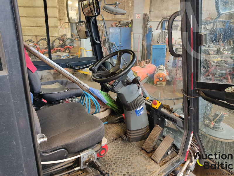 AEBI SCHMIDT Aebi Schmitd eSwingo 200+ - Zametací vůz: obrázek 5 AEBI SCHMIDT Aebi Schmitd eSwingo 200+ - Zametací vůz: obrázek 5