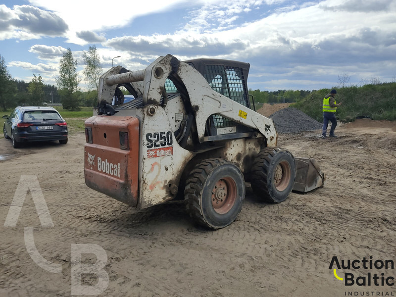 Bobcat S 250 - Smykový nakladač: obrázek 4 Bobcat S 250 - Smykový nakladač: obrázek 4