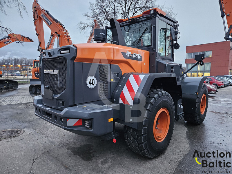 Develon DL250 - Kolový nakladač: obrázek 5 Develon DL250 - Kolový nakladač: obrázek 5