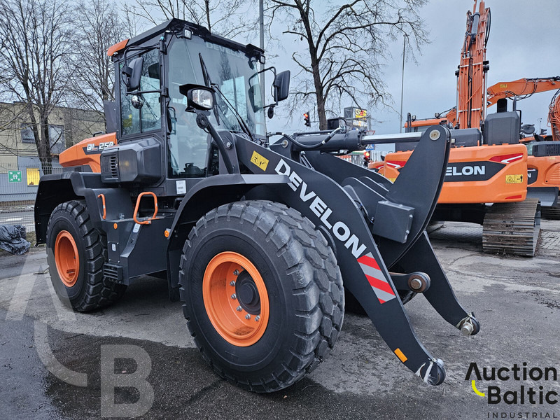 Develon DL250 - Kolový nakladač: obrázek 1 Develon DL250 - Kolový nakladač: obrázek 1