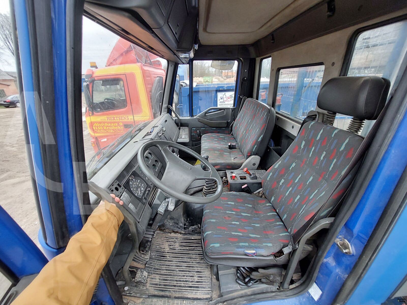 Nákladní automobil valníkový/ Plošinový, Auto s hydraulickou rukou Iveco 180E18: obrázek 6