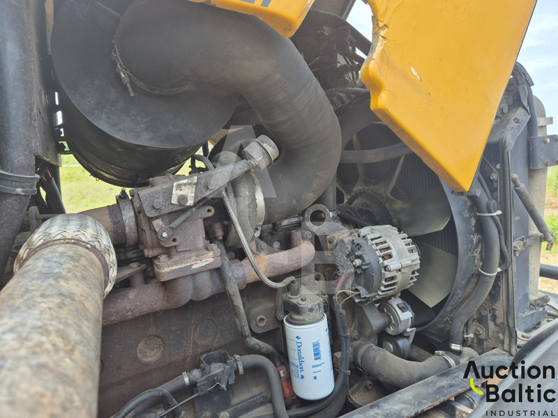 Traktor JCB Fastrac 3220: obrázek 12