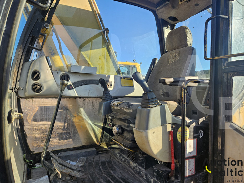 Pásové rýpadlo JCB JS 130: obrázek 7