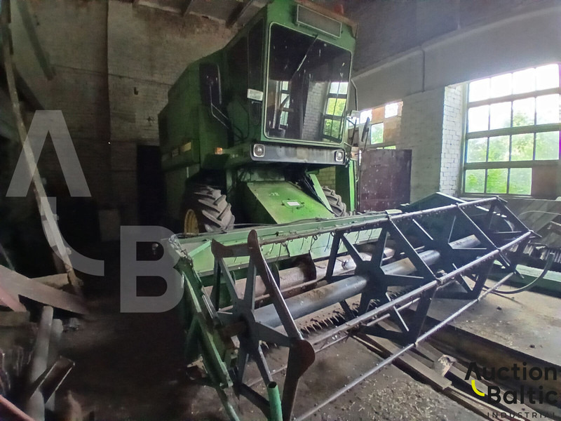 John Deere 1055 - Sklízecí mlátička: obrázek 2 John Deere 1055 - Sklízecí mlátička: obrázek 2