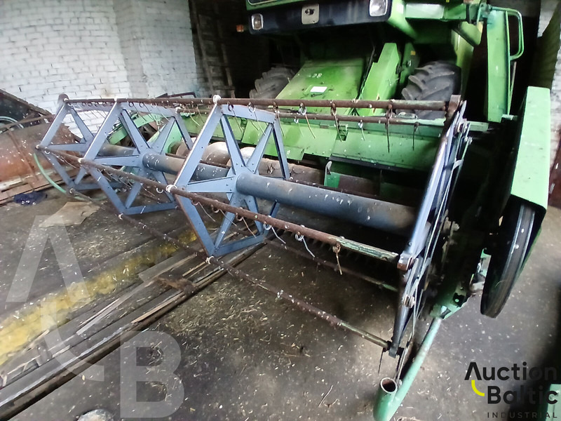 John Deere 1055 - Sklízecí mlátička: obrázek 5 John Deere 1055 - Sklízecí mlátička: obrázek 5