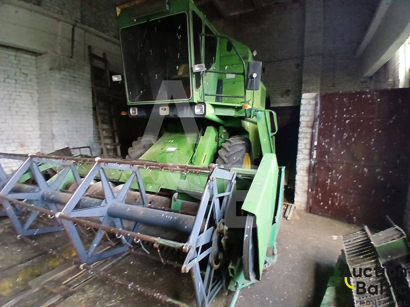 John Deere 1055 - Sklízecí mlátička: obrázek 3 John Deere 1055 - Sklízecí mlátička: obrázek 3