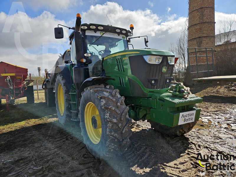 John Deere 6215 R - Traktor: obrázek 2 John Deere 6215 R - Traktor: obrázek 2