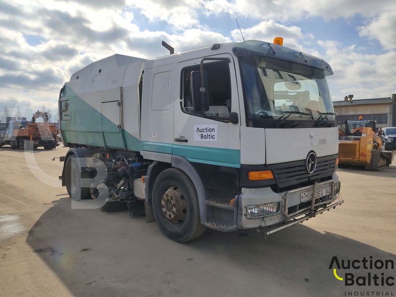 Mercedes-Benz 1517 - Zametací vůz: obrázek 2 Mercedes-Benz 1517 - Zametací vůz: obrázek 2