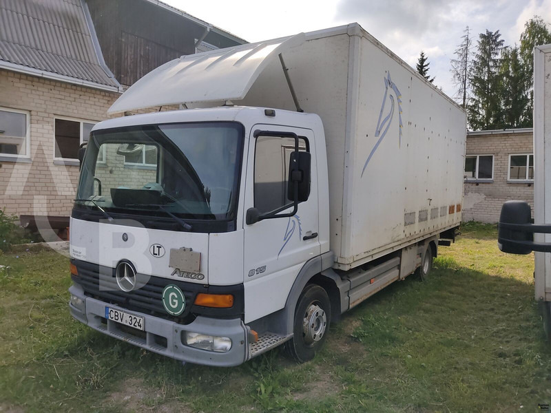 Mercedes-Benz 815 - Auto na přepravu koní: obrázek 2 Mercedes-Benz 815 - Auto na přepravu koní: obrázek 2