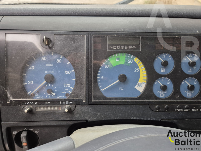 Mercedes-Benz 817 L - Plachtový nákladní auto: obrázek 5 Mercedes-Benz 817 L - Plachtový nákladní auto: obrázek 5