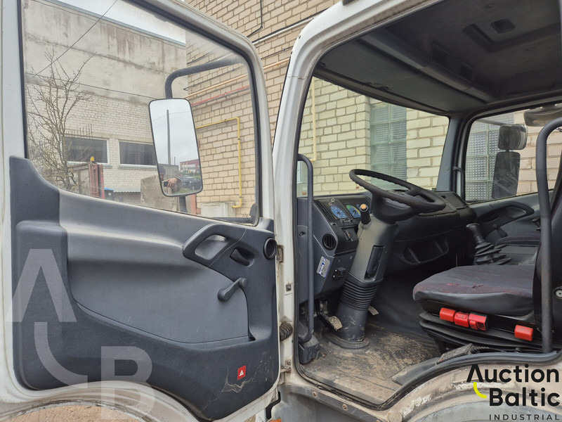 Mercedes-Benz 817 L - Plachtový nákladní auto: obrázek 4 Mercedes-Benz 817 L - Plachtový nákladní auto: obrázek 4